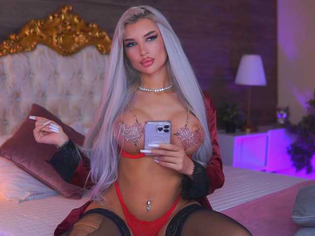 JuicyJessye's BongaCams show and profile