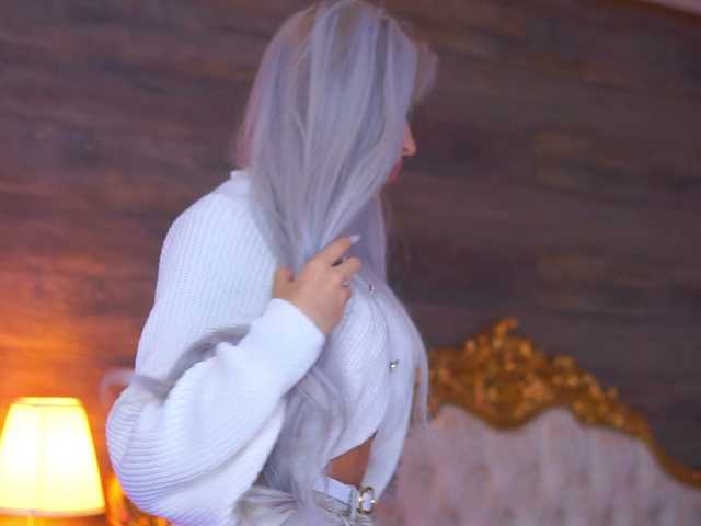 JuicyJessye's BongaCams show and profile