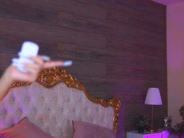 JuicyJessye's BongaCams show and profile