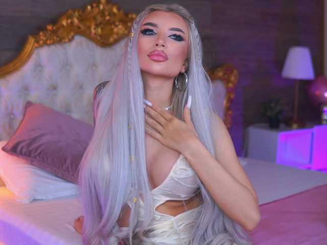 JuicyJessye's BongaCams show and profile