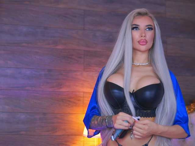 JuicyJessye's BongaCams show and profile