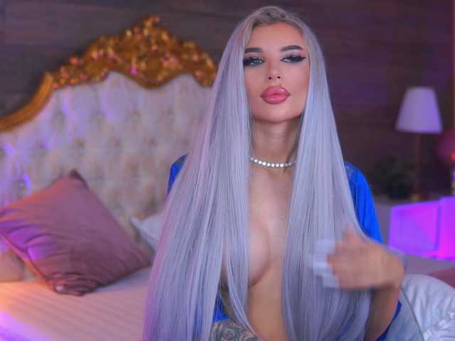 JuicyJessye's BongaCams show and profile