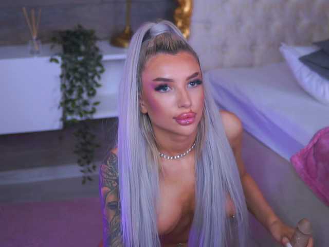 JuicyJessye's BongaCams show and profile