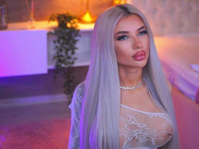 JuicyJessye's BongaCams show and profile