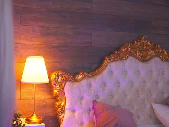 JuicyJessye's BongaCams show and profile