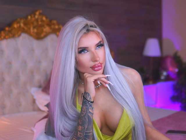 JuicyJessye's BongaCams show and profile