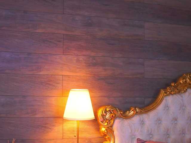 JuicyJessye's BongaCams show and profile