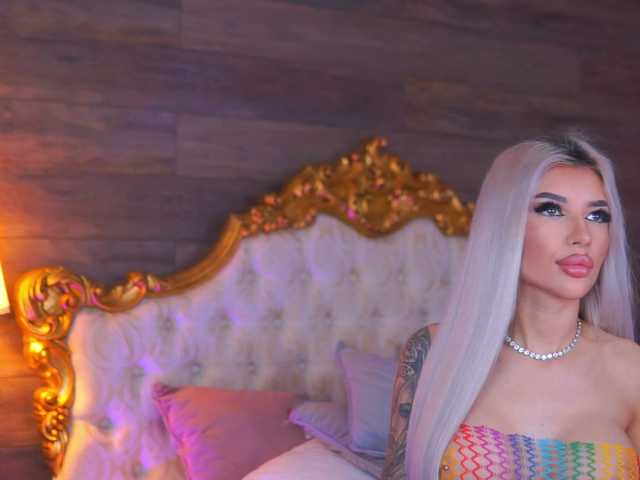 JuicyJessye's BongaCams show and profile