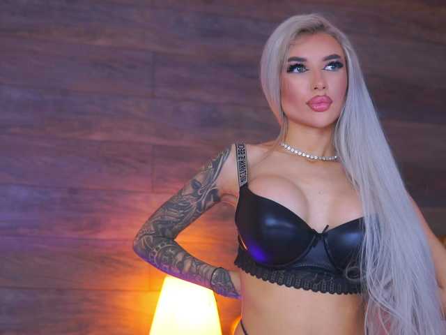 JuicyJessye's BongaCams show and profile
