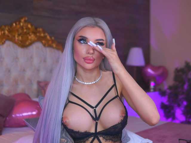 JuicyJessye's BongaCams show and profile