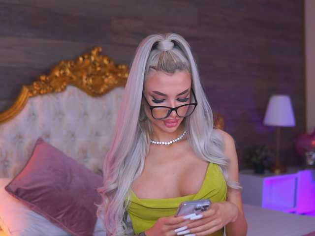 JuicyJessye live cam profile