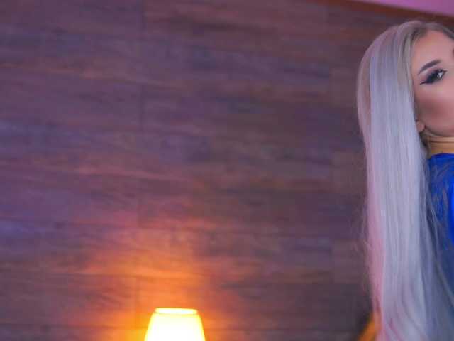 JuicyJessye's BongaCams show and profile
