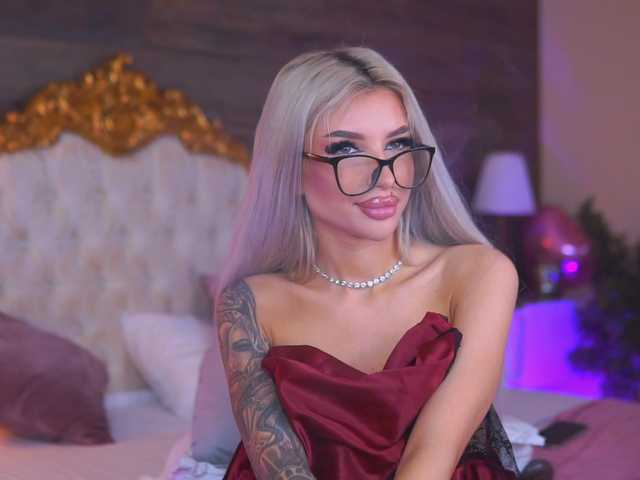 JuicyJessye's BongaCams show and profile