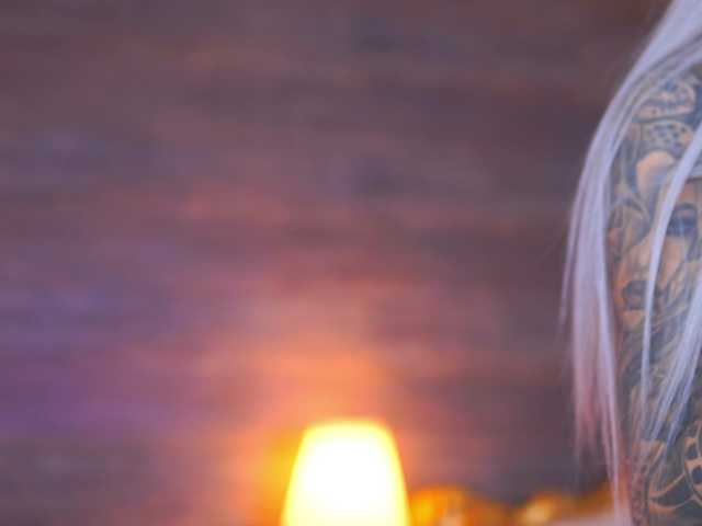 JuicyJessye's BongaCams show and profile