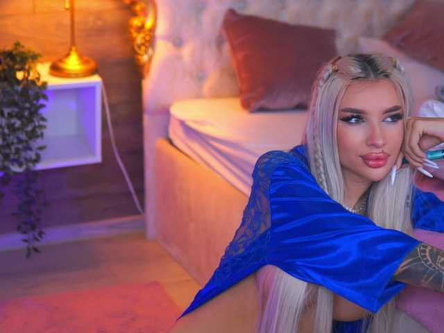 JuicyJessye's BongaCams show and profile