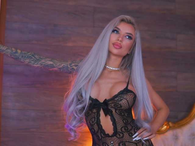 JuicyJessye's BongaCams show and profile