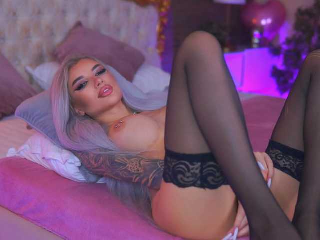 JuicyJessye's BongaCams show and profile