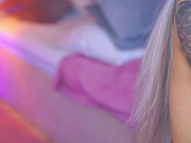 JuicyJessye's BongaCams show and profile