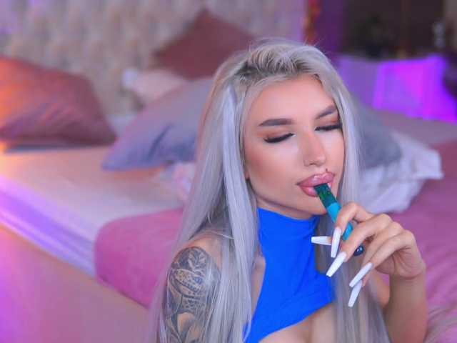 JuicyJessye's BongaCams show and profile