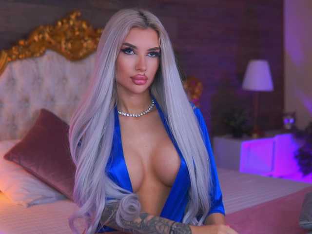 JuicyJessye's BongaCams show and profile