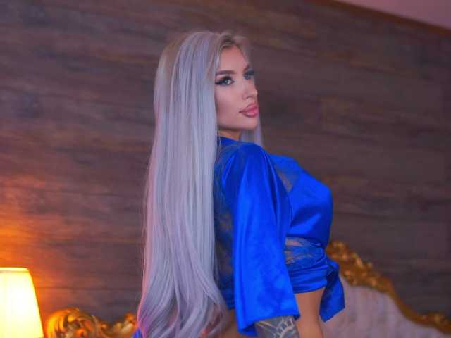 JuicyJessye's BongaCams show and profile