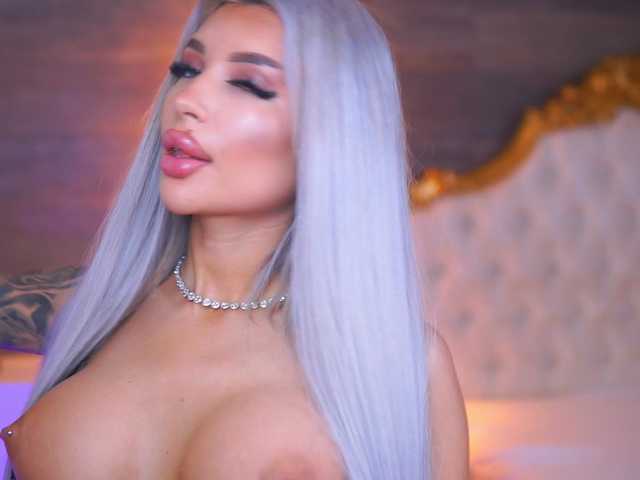 JuicyJessye's BongaCams show and profile