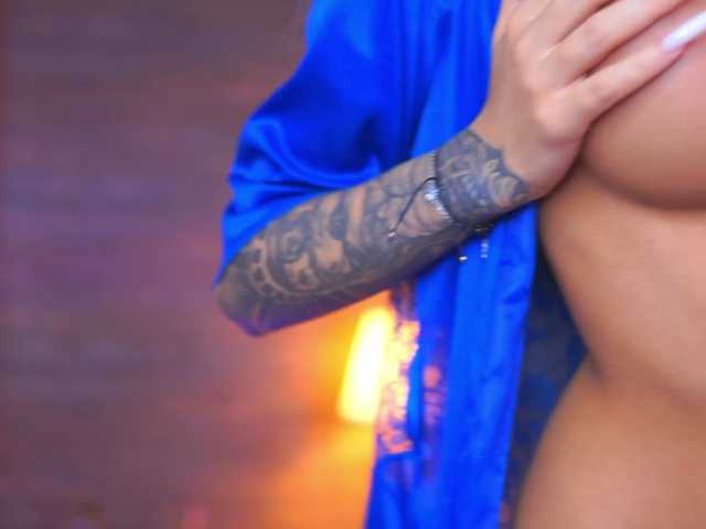 JuicyJessye's BongaCams show and profile