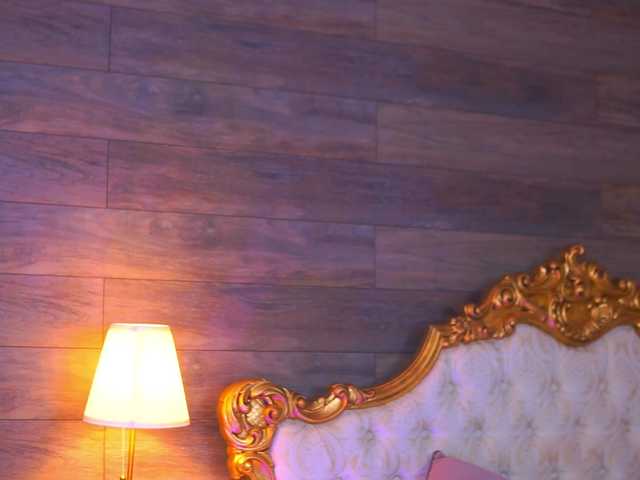 JuicyJessye's BongaCams show and profile