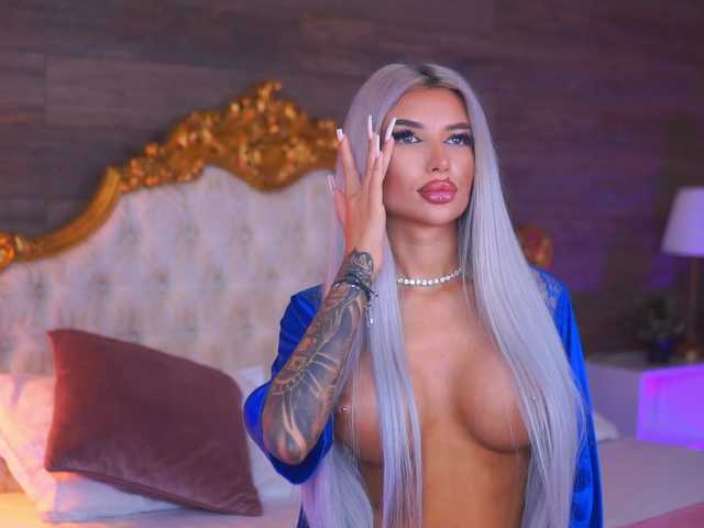 JuicyJessye's BongaCams show and profile