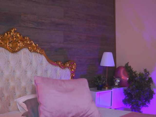 JuicyJessye's BongaCams show and profile