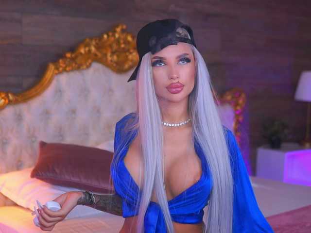 JuicyJessye's BongaCams show and profile