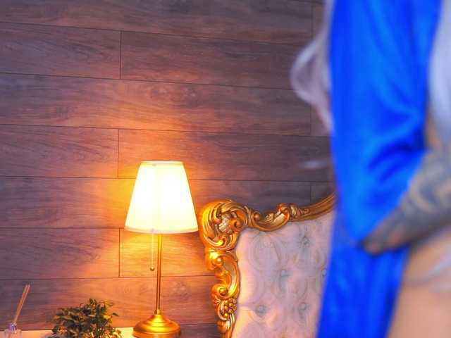 JuicyJessye's BongaCams show and profile