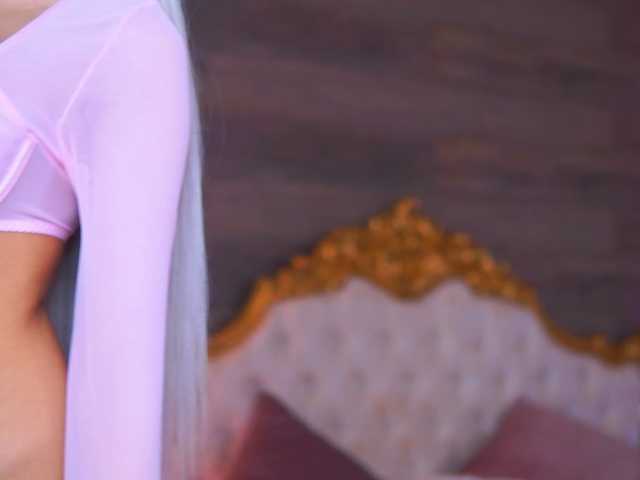 JuicyJessye's BongaCams show and profile