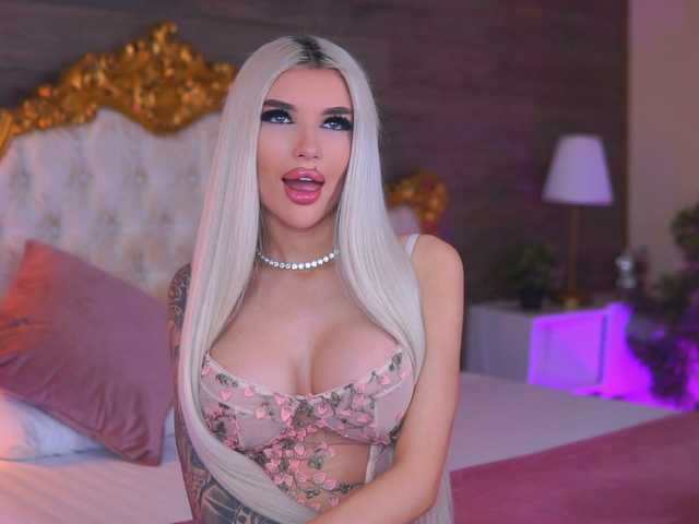 JuicyJessye's BongaCams show and profile