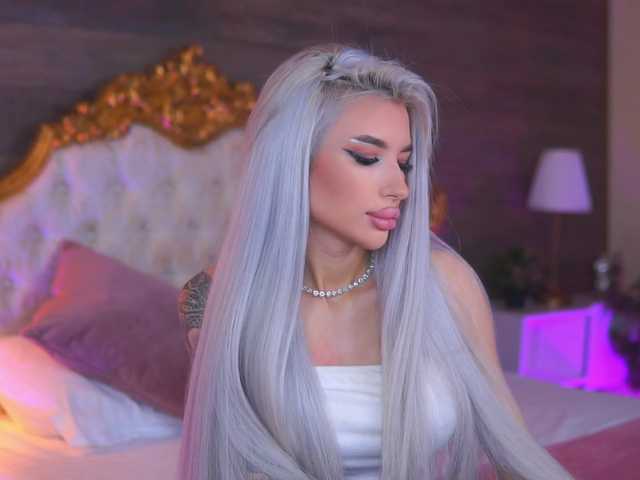 JuicyJessye's BongaCams show and profile