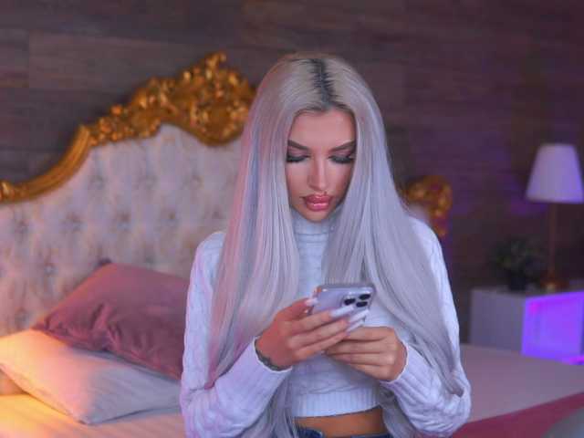 JuicyJessye's BongaCams show and profile