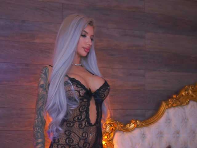 JuicyJessye's BongaCams show and profile