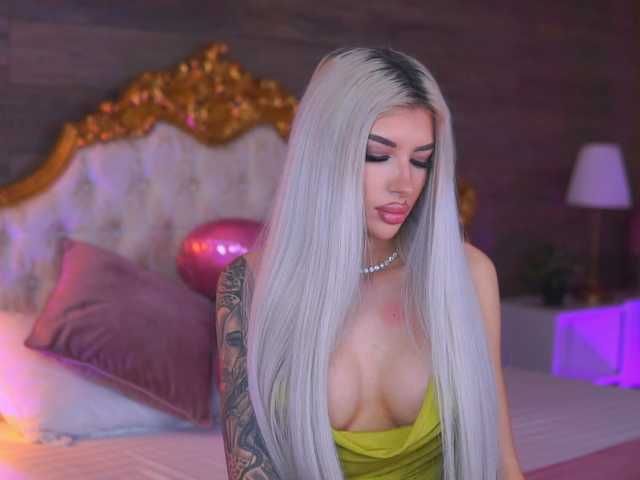 JuicyJessye's BongaCams show and profile