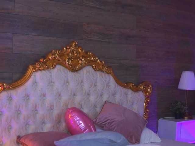 JuicyJessye's BongaCams show and profile