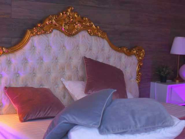 JuicyJessye's BongaCams show and profile