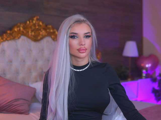 JuicyJessye's BongaCams show and profile