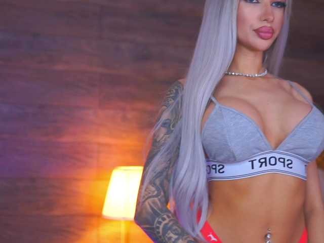 JuicyJessye's BongaCams show and profile