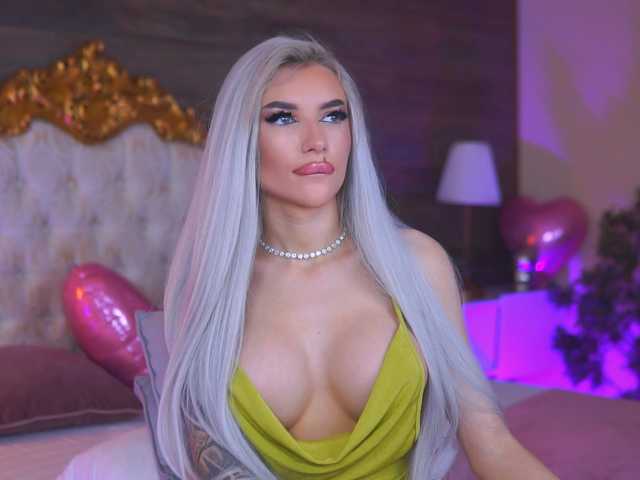 JuicyJessye's BongaCams show and profile