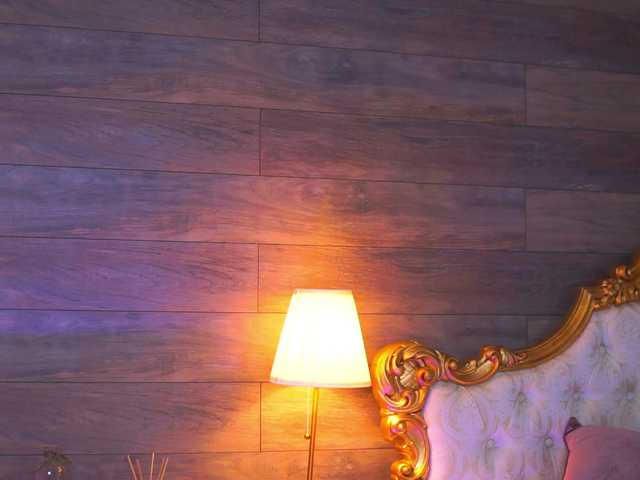 JuicyJessye's BongaCams show and profile