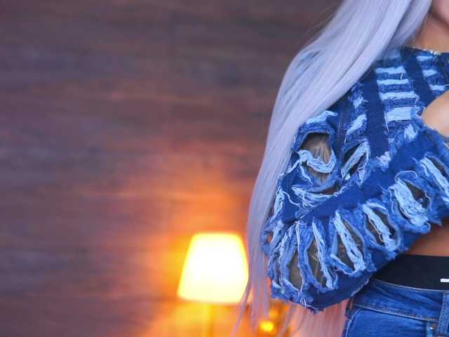 JuicyJessye's BongaCams show and profile