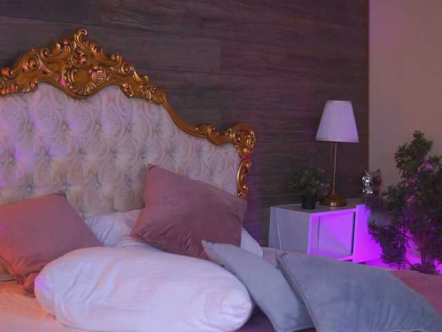 JuicyJessye's BongaCams show and profile