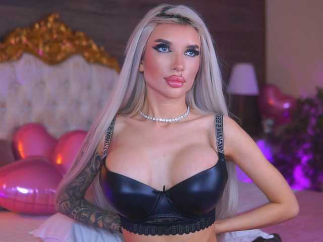 JuicyJessye's BongaCams show and profile