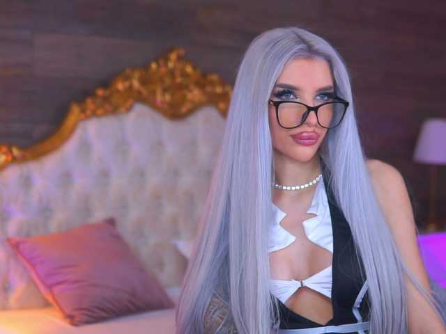 JuicyJessye's BongaCams show and profile