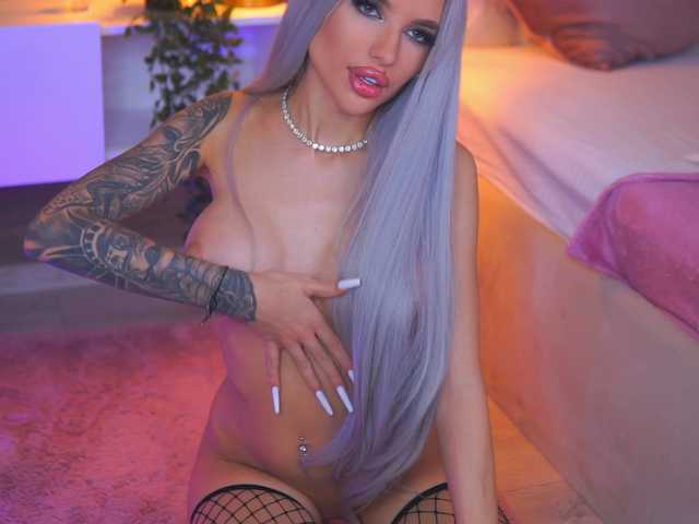 JuicyJessye's BongaCams show and profile