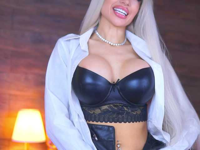 JuicyJessye from BongaCams